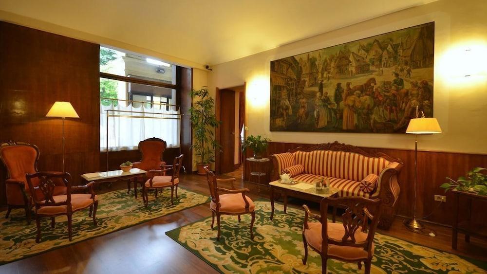 Roma E Rocca Cavour Hotel