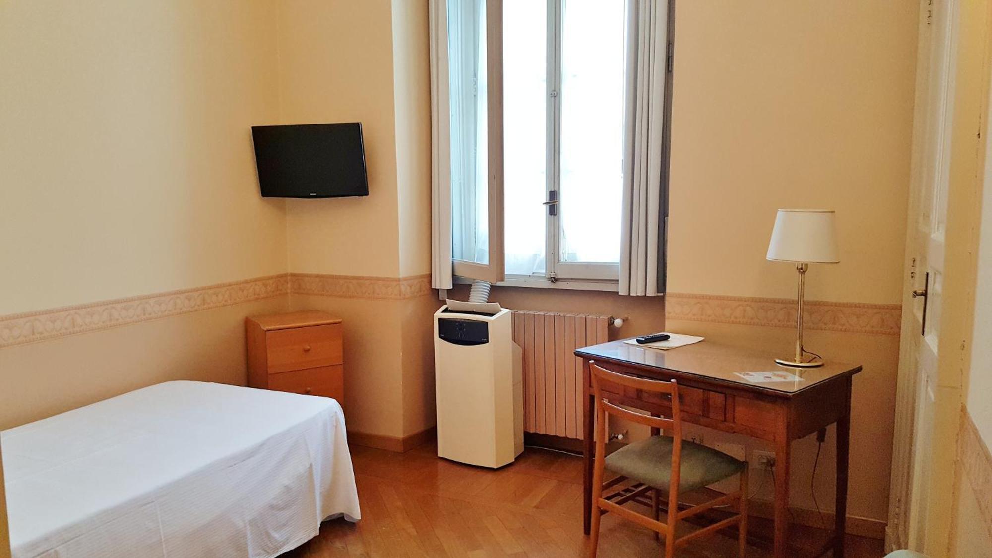 Roma E Rocca Cavour Turin